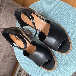 A.N.A BRAND WOMEN'S BLACK STRAP HEELS SIZE 8